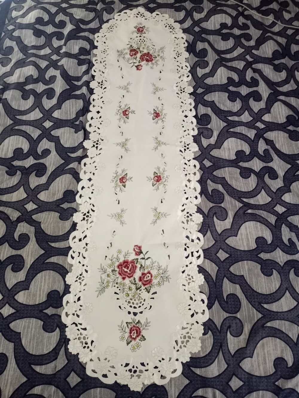 👠Long, Embroidered Runner👠